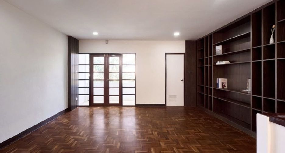For sale 4 bedrooms townhouse in Mueang Chiang Mai, Chiang Mai