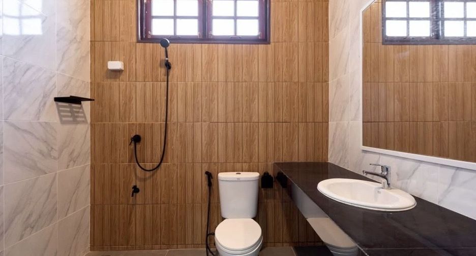 For sale 4 bedrooms townhouse in Mueang Chiang Mai, Chiang Mai