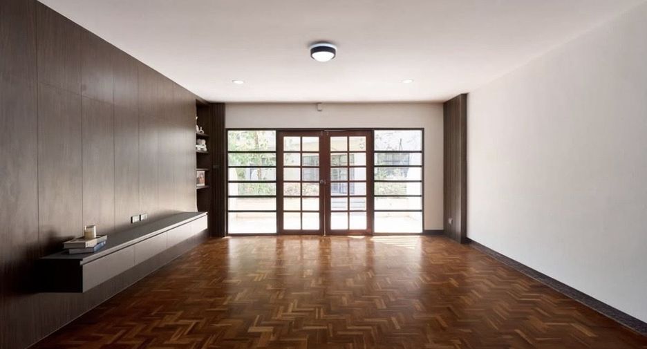 For sale 4 bedrooms townhouse in Mueang Chiang Mai, Chiang Mai