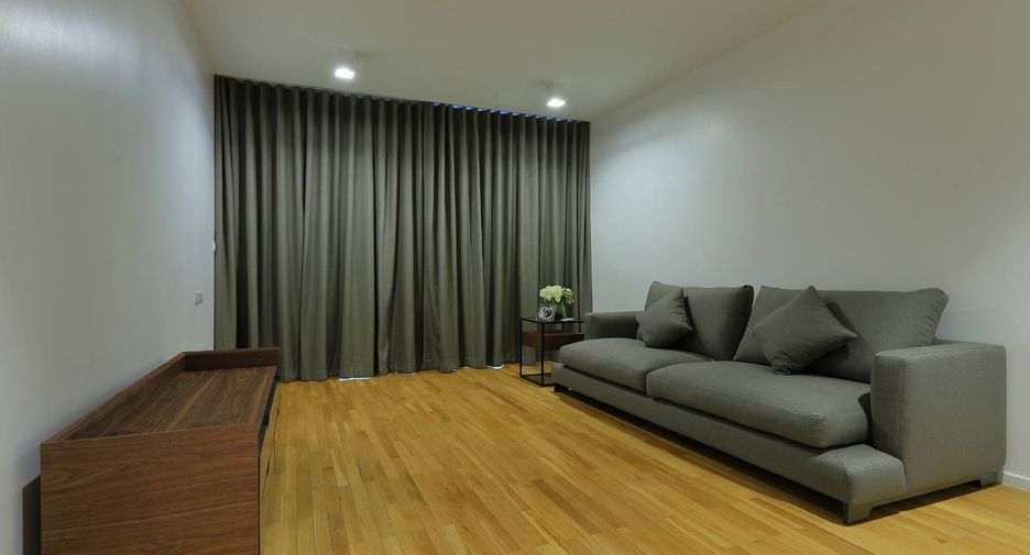 For rent 3 bedrooms apartment in Watthana, Bangkok