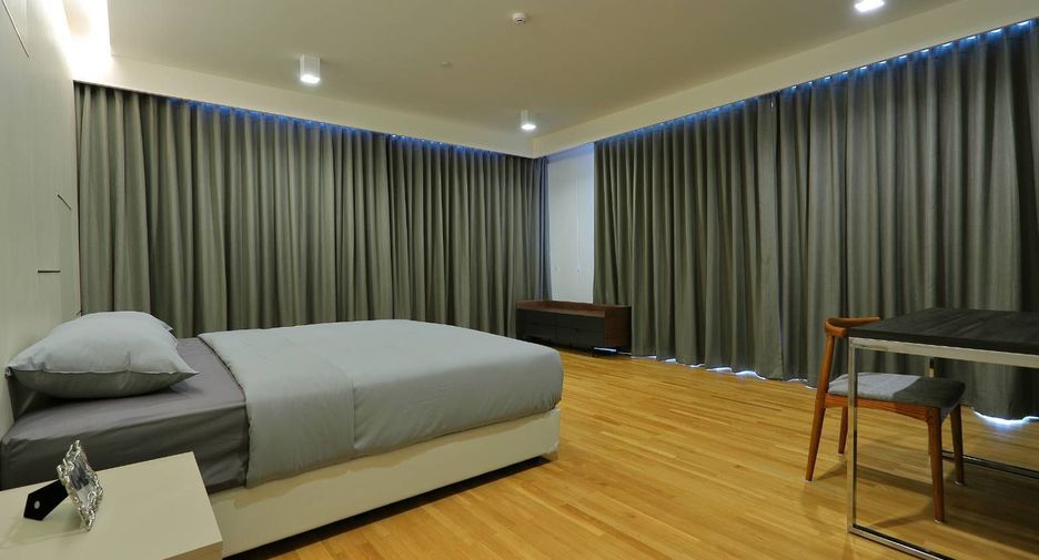 For rent 3 bedrooms apartment in Watthana, Bangkok