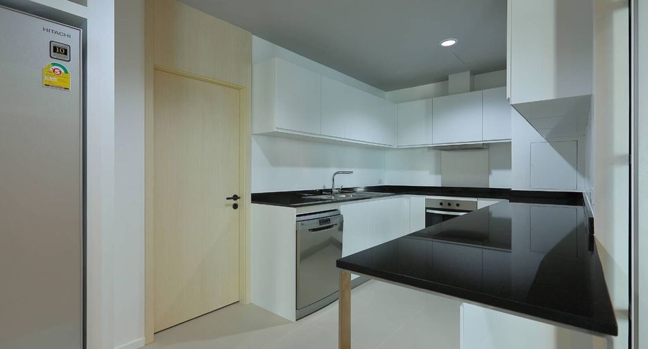 For rent 3 bedrooms apartment in Watthana, Bangkok