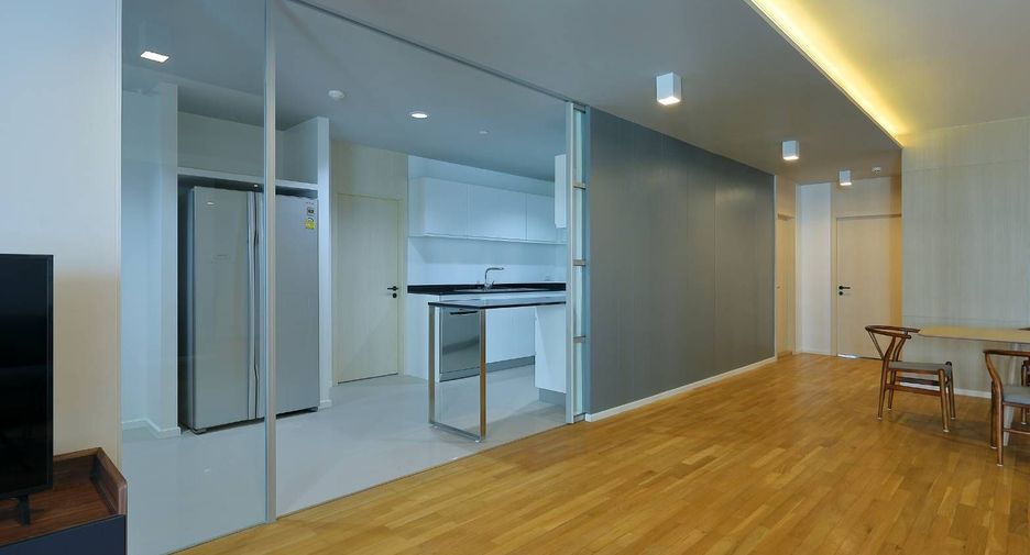 For rent 3 bedrooms apartment in Watthana, Bangkok