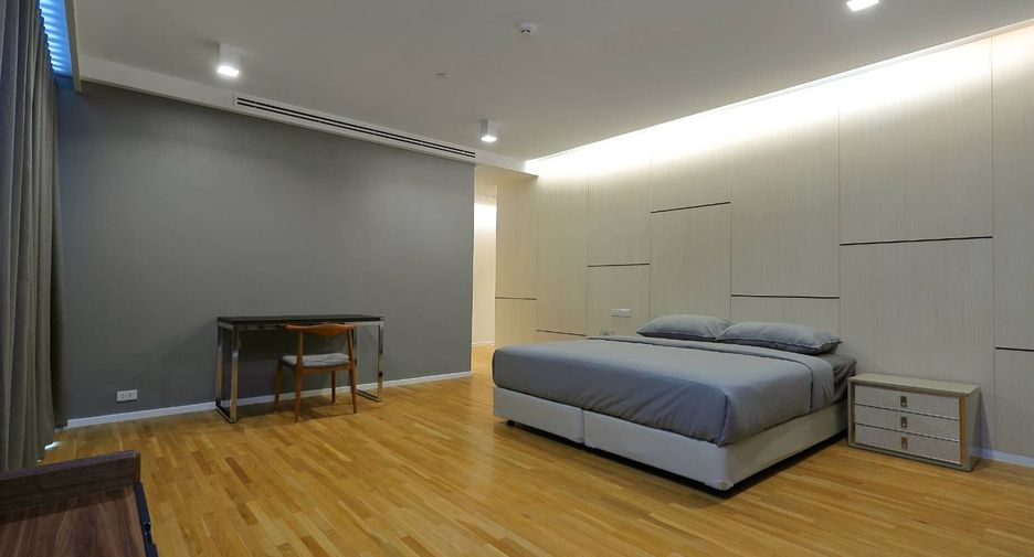 For rent 3 bedrooms apartment in Watthana, Bangkok