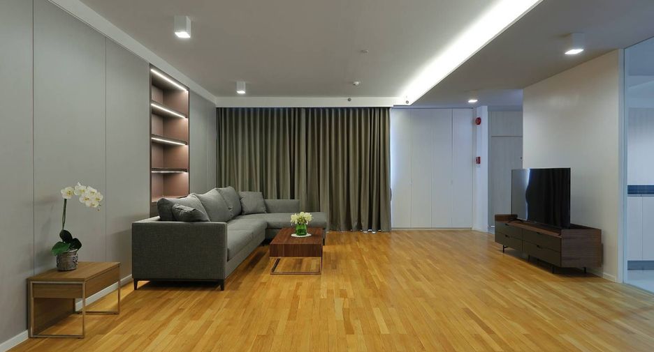 For rent 3 bedrooms apartment in Watthana, Bangkok