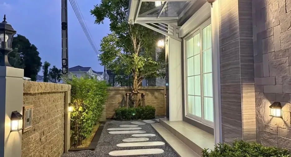 For rent 4 bedrooms house in Mueang Samut Prakan, Samut Prakan