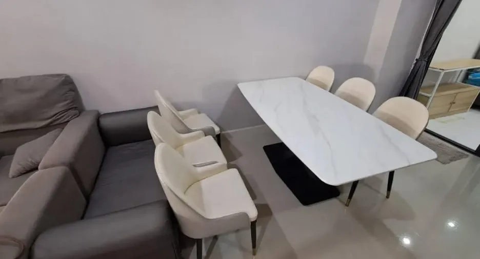 For rent 4 bedrooms townhouse in Bang Kapi, Bangkok