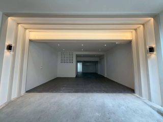 For sale 4 ベッドルーム house in Phra Khanong, Bangkok