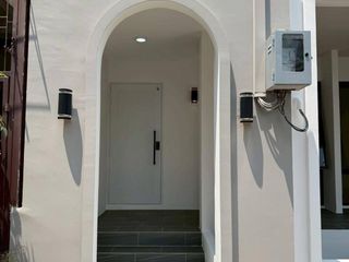 For sale 4 ベッドルーム house in Phra Khanong, Bangkok
