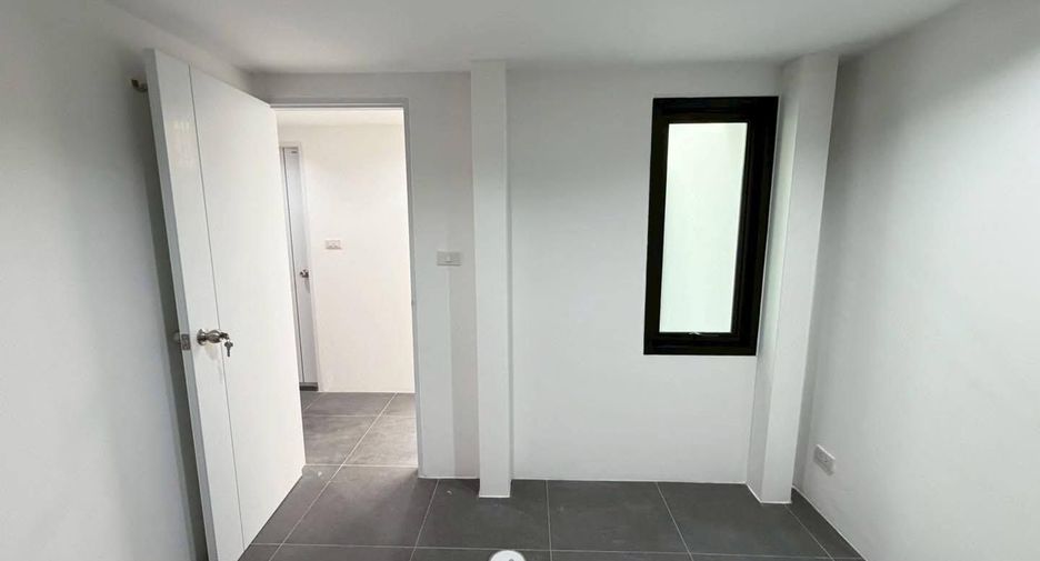 For sale 4 bedrooms house in Phra Khanong, Bangkok