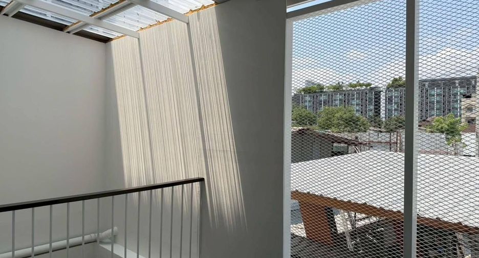 For sale 4 bedrooms house in Phra Khanong, Bangkok