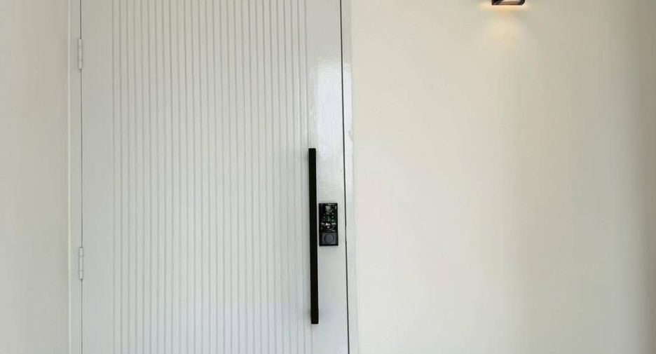 For sale 4 bedrooms house in Phra Khanong, Bangkok