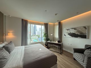 For rent 3 bedrooms condo in Khlong Toei, Bangkok