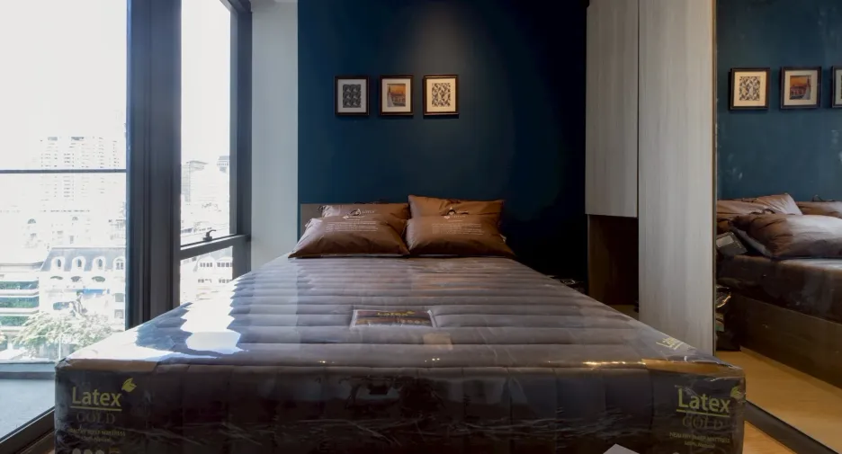 For rent 2 bedrooms condo in Bang Rak, Bangkok