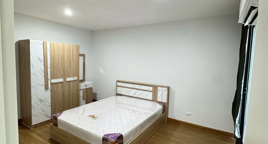 For rent 3 bedrooms townhouse in Bang Kapi, Bangkok