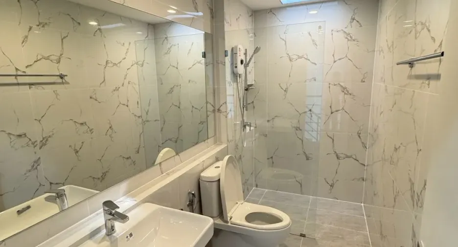 For rent 3 bedrooms townhouse in Bang Kapi, Bangkok