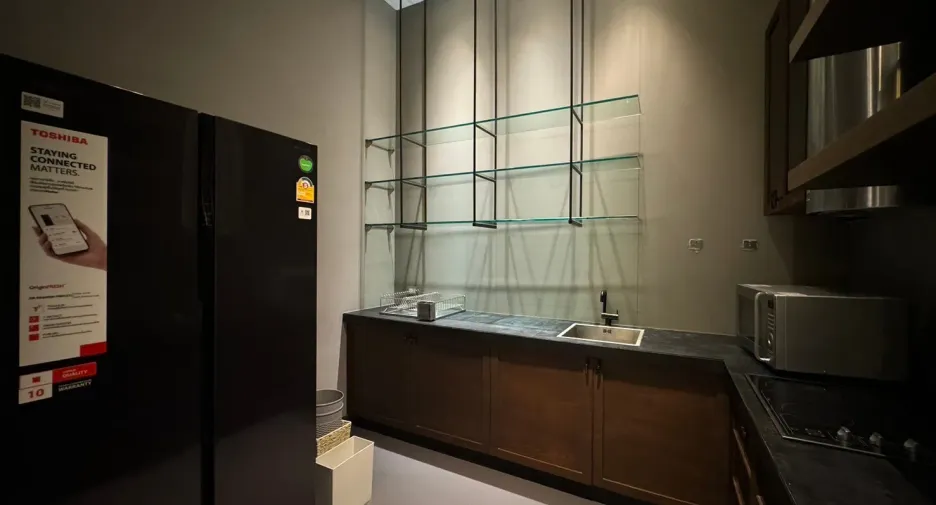 For rent 3 bedrooms condo in Khlong Toei, Bangkok
