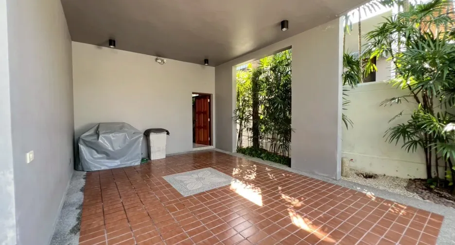 For rent 2 bedrooms villa in Mueang Phuket, Phuket