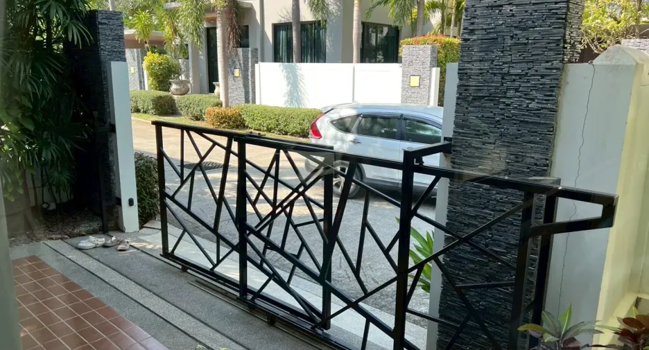 For rent 2 bedrooms villa in Mueang Phuket, Phuket