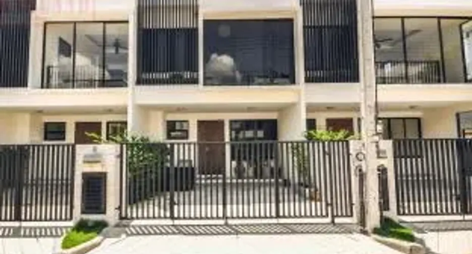 For sale and for rent 3 bedrooms townhouse in Thalang, Phuket