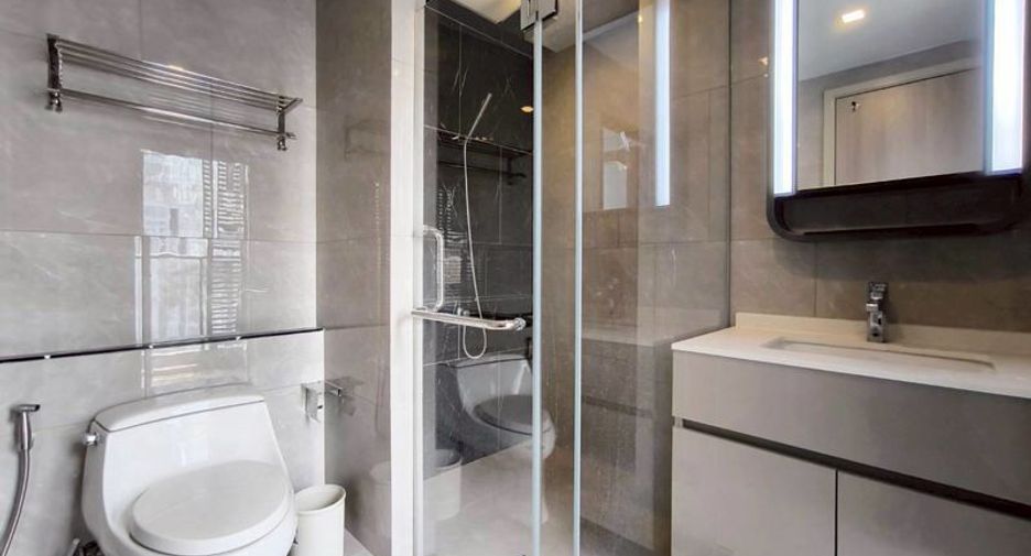 For rent 2 bedrooms condo in Huai Khwang, Bangkok