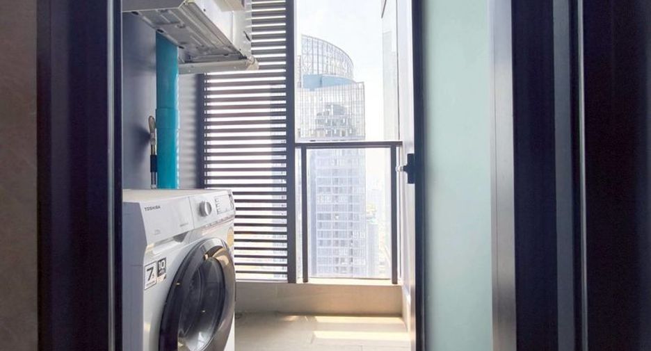 For rent 2 bedrooms condo in Huai Khwang, Bangkok
