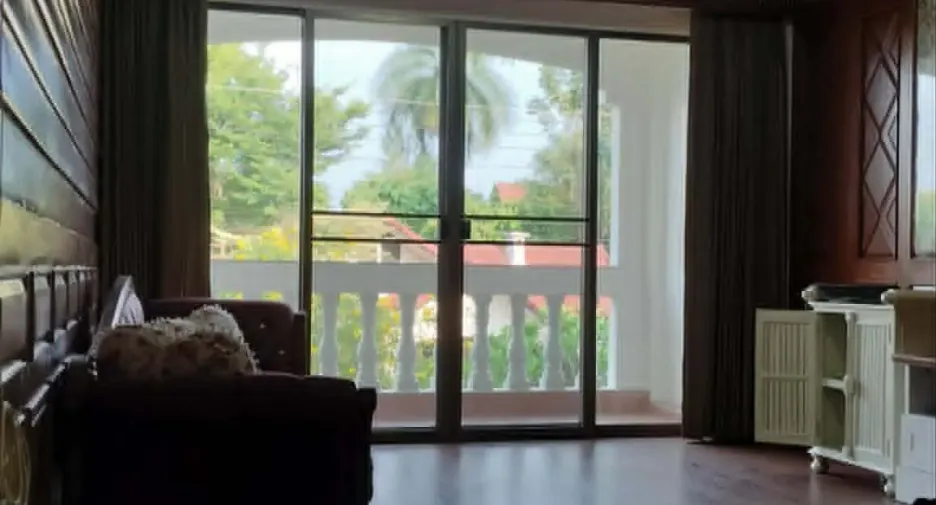 For sale 4 bedrooms house in Mueang Chiang Mai, Chiang Mai