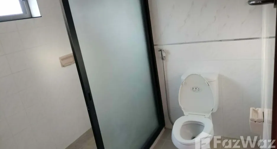 For sale 4 bedrooms house in Mueang Chiang Mai, Chiang Mai