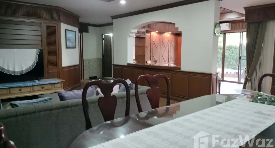For sale 4 bedrooms house in Mueang Chiang Mai, Chiang Mai