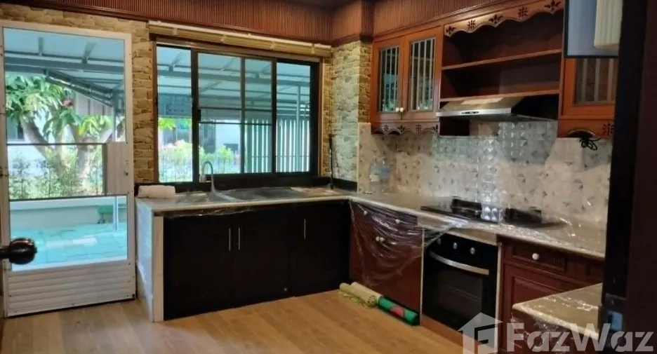 For sale 4 bedrooms house in Mueang Chiang Mai, Chiang Mai
