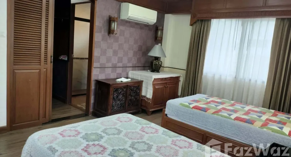 For sale 4 bedrooms house in Mueang Chiang Mai, Chiang Mai