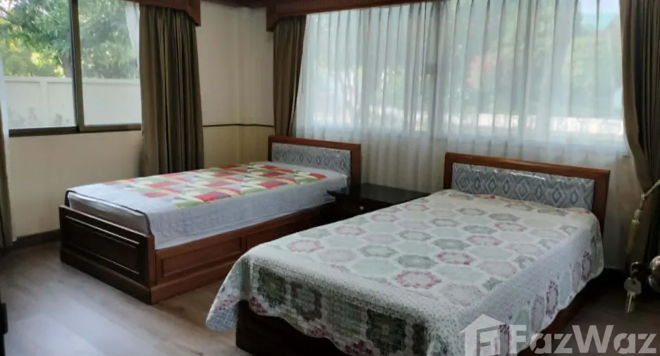 For sale 4 bedrooms house in Mueang Chiang Mai, Chiang Mai