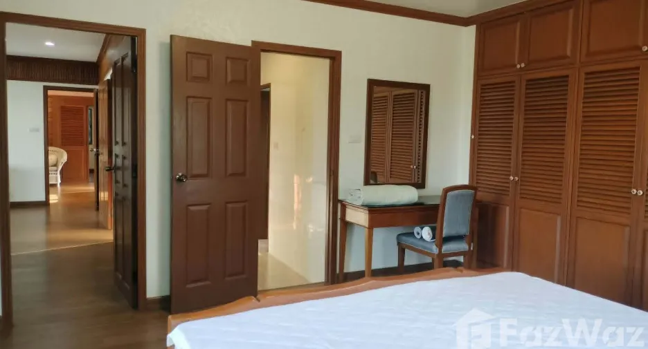 For sale 4 bedrooms house in Mueang Chiang Mai, Chiang Mai