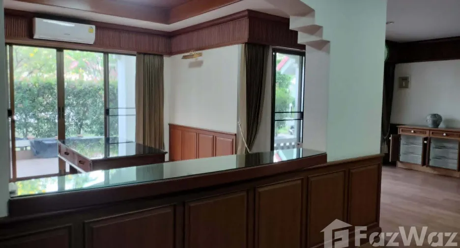For sale 4 bedrooms house in Mueang Chiang Mai, Chiang Mai