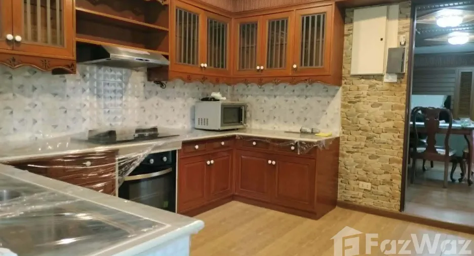 For sale 4 bedrooms house in Mueang Chiang Mai, Chiang Mai