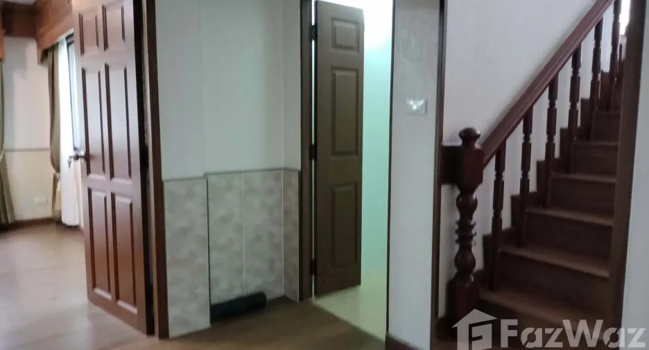 For sale 4 bedrooms house in Mueang Chiang Mai, Chiang Mai