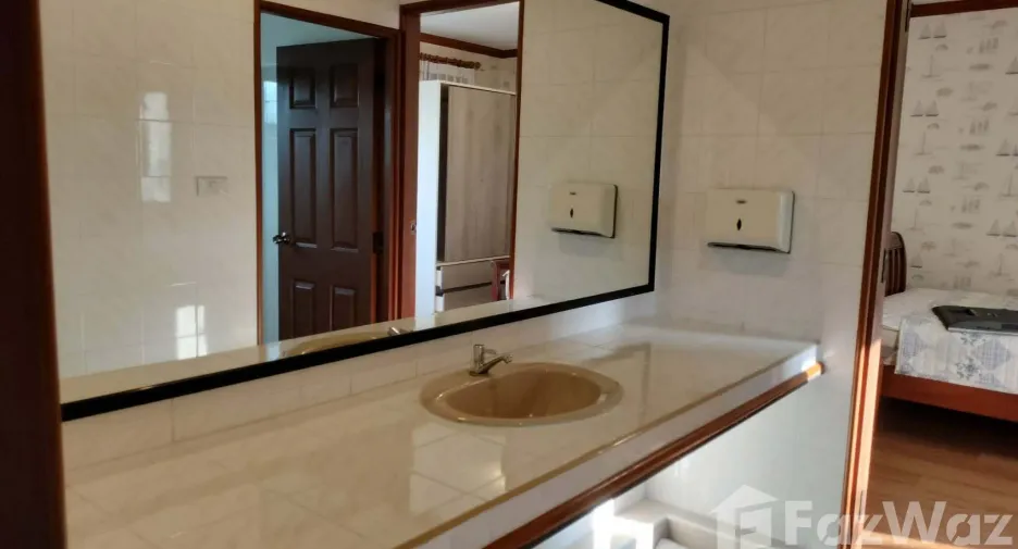 For sale 4 bedrooms house in Mueang Chiang Mai, Chiang Mai