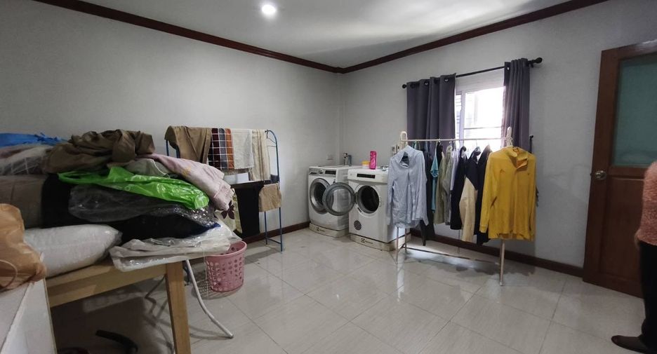 For sale 6 bedrooms retail Space in Mueang Chiang Mai, Chiang Mai
