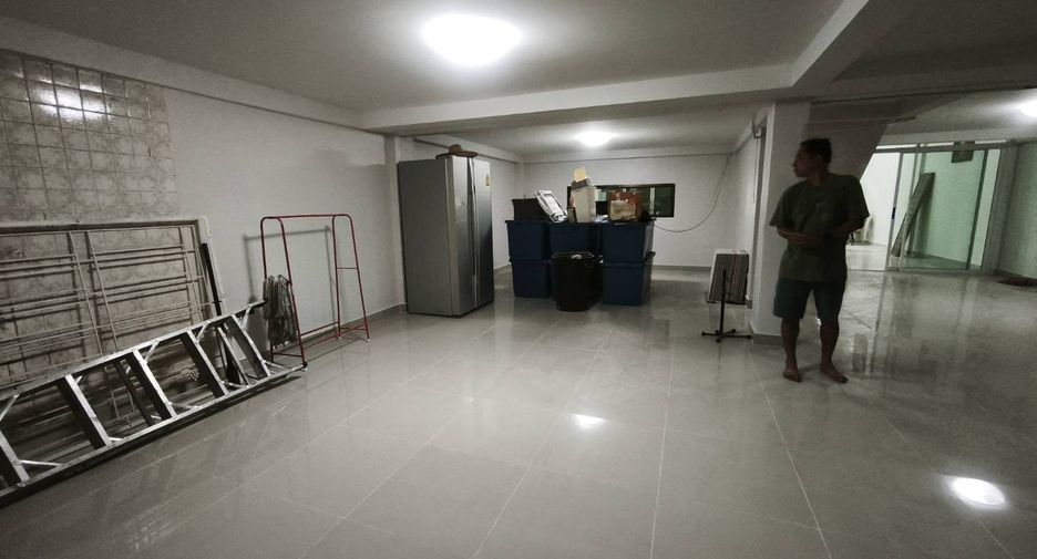 For sale 6 bedrooms retail Space in Mueang Chiang Mai, Chiang Mai