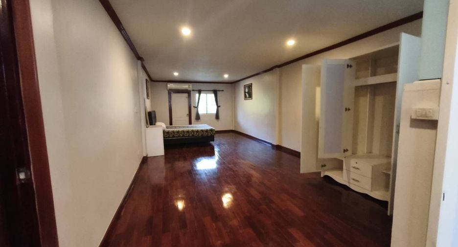 For sale 6 bedrooms retail Space in Mueang Chiang Mai, Chiang Mai