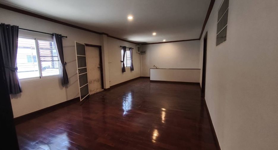 For sale 6 bedrooms retail Space in Mueang Chiang Mai, Chiang Mai