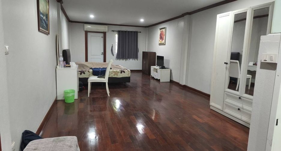 For sale 6 bedrooms retail Space in Mueang Chiang Mai, Chiang Mai