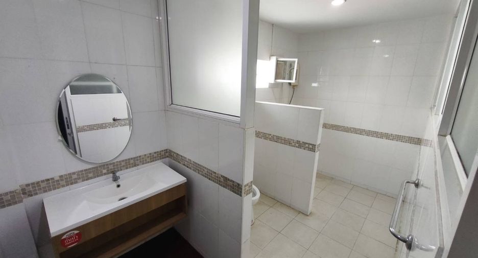 For sale 6 bedrooms retail Space in Mueang Chiang Mai, Chiang Mai