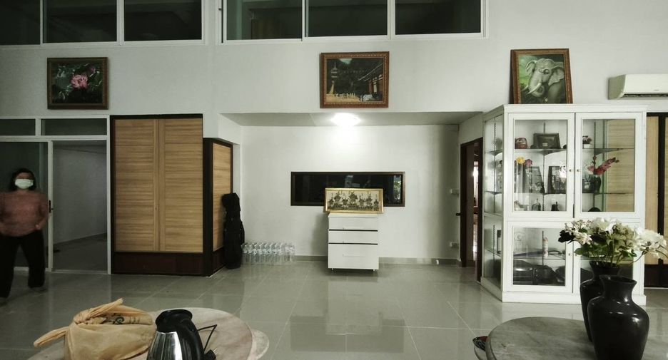 For sale 6 bedrooms retail Space in Mueang Chiang Mai, Chiang Mai