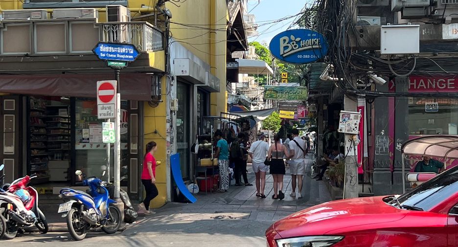 For sale 2 bedrooms townhouse in Phra Nakhon, Bangkok