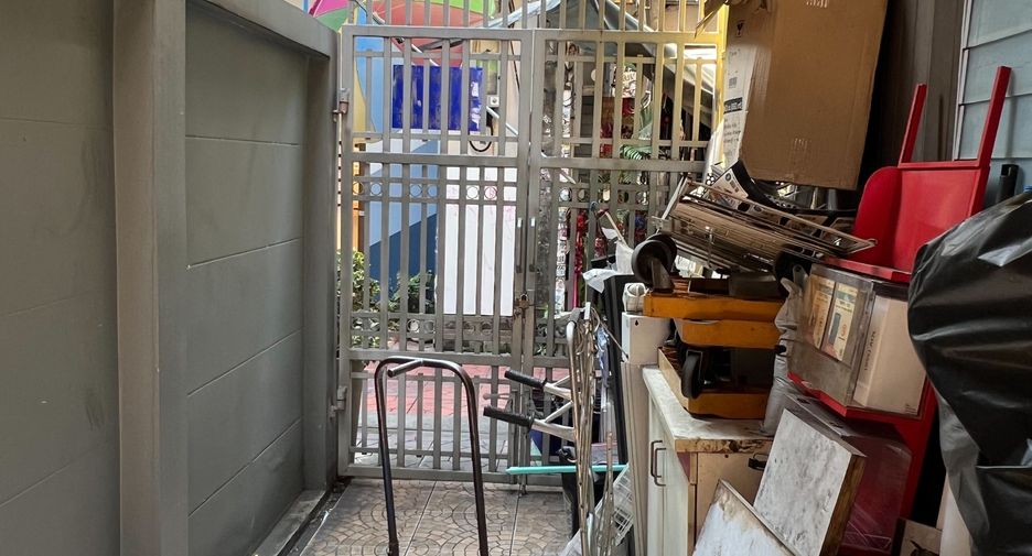 For sale 2 bedrooms townhouse in Phra Nakhon, Bangkok