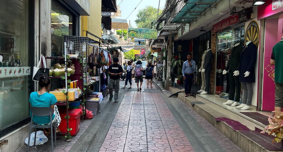 For sale 2 bedrooms townhouse in Phra Nakhon, Bangkok