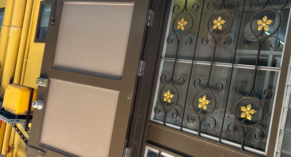 For sale 2 bedrooms townhouse in Phra Nakhon, Bangkok