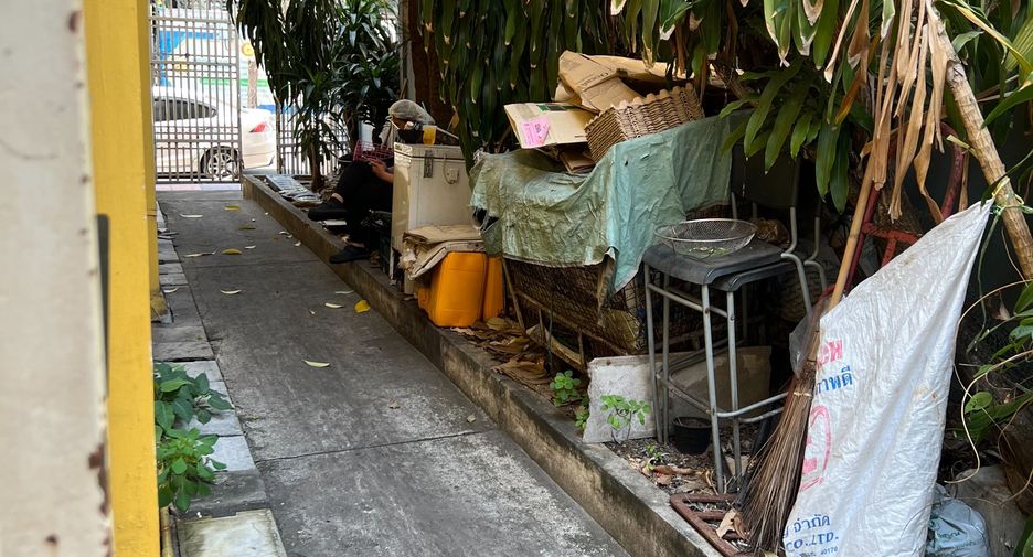 For sale 2 bedrooms townhouse in Phra Nakhon, Bangkok