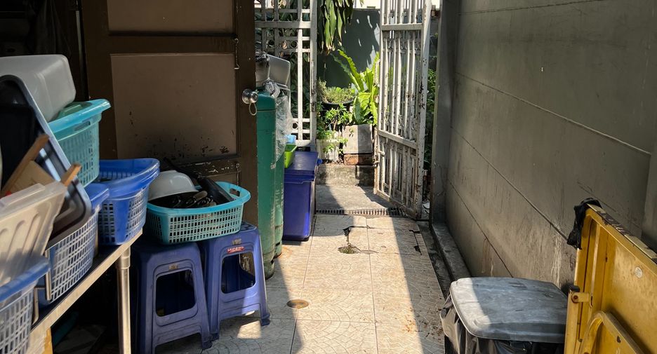 For sale 2 bedrooms townhouse in Phra Nakhon, Bangkok